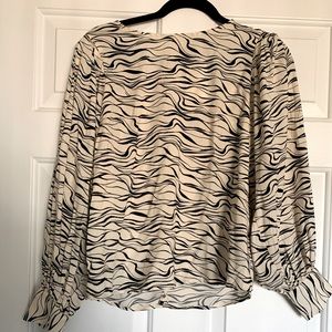 NWT Philosophy billow sleeve blouse. Wavy pattern in black. Size Small